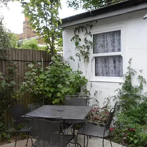 bubblesbnb-1-bedroom-flat.cambridgehotelsuk.com/